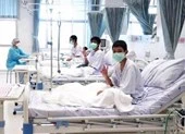 Nước mắt vỡ òa khi đội bóng nhí Thái Lan gặp bố mẹ