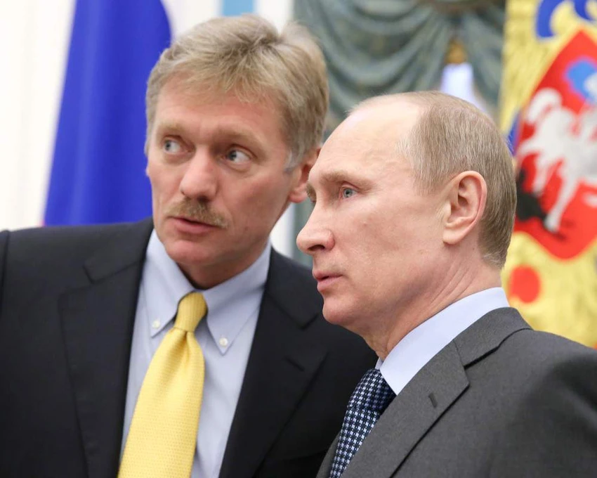 Tổng thống Nga Vladimir Putin (phải) và người phát ngôn Điện Kremlin Dmitry Peskov. Ảnh: UNIAN