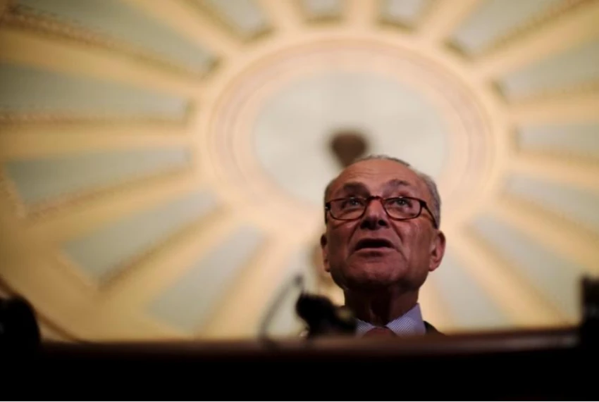 Lãnh đạo phe thiểu số Dân chủ tại Thượng viện Chuck Schumer họp báo tại Quốc hội ngày 17-7 về một dự luật xem Nga là nước tài trợ khủng bố. Ảnh: REUTERS