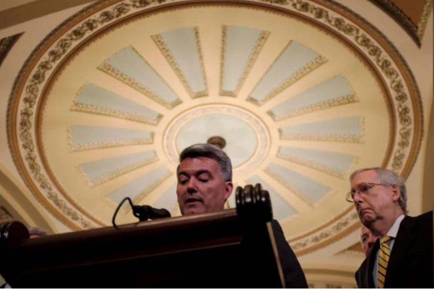 Lãnh đạo phe đa số Cộng hòa tại Thượng viện Mitch McConnell họp báo tại Quốc hội ngày 17-7 về một dự luật xem Nga là nước tài trợ khủng bố. Ảnh: REUTERS