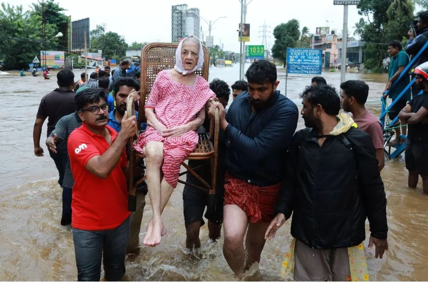 Sơ tán người dân. Ảnh: AFP