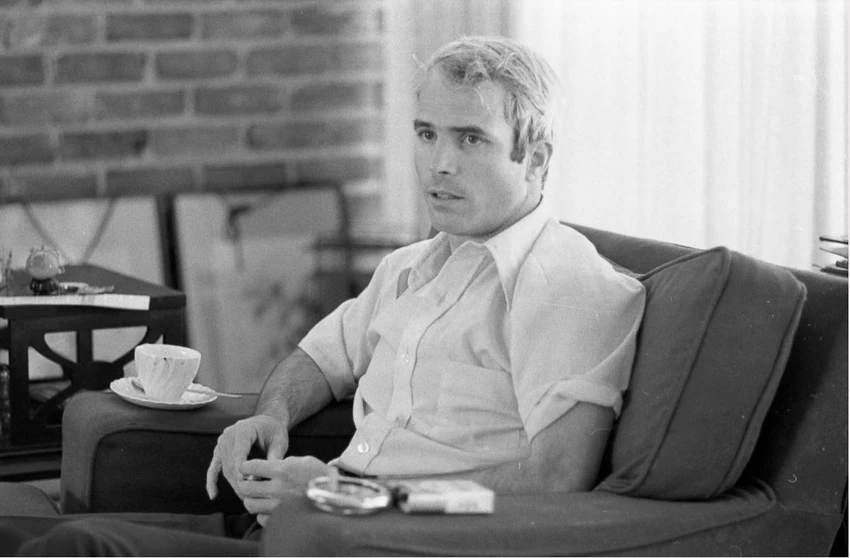 Cựu binh John McCain trong cuộc trả lời phỏng vấn ngày 24-4-1973, khoảng một tháng sau khi trở về Mỹ từ Việt Nam. Ảnh: GETTY IMAGES