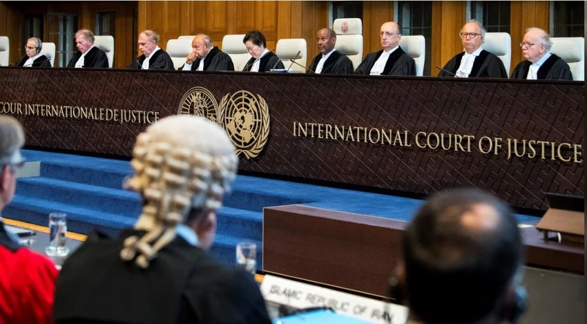 Thành viên Tòa án Công lý Quốc tế tại phiên tòa ngày 27-8 ở The Hague (Hà Lan). Ảnh: REUTERS
