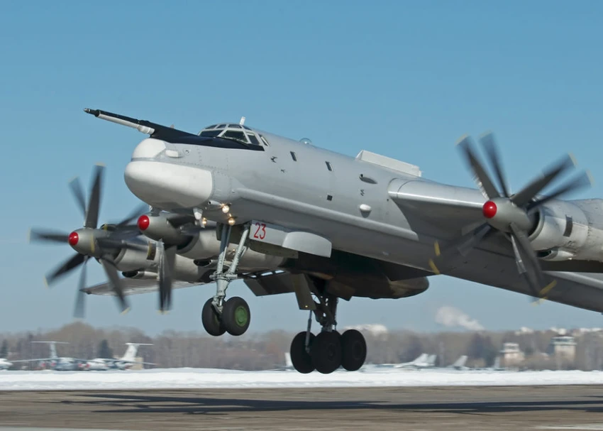 Máy bay ném bom tầm xa Tu-95 Bear của Nga. Ảnh: FLYING TIGERS