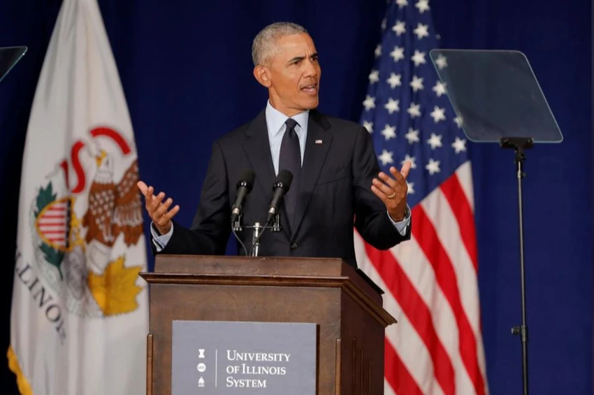Cựu Tổng thống Mỹ Barack Obama phát biểu tại đại học Illinois Urbana-Champaign ở bang Illinois (Mỹ) ngày 7-9. Ảnh: REUTERS