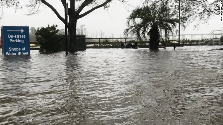 Trung tâm TP Wilmington, bang North Carolina (Mỹ) ngập trong nước vì bão Florence ngày 14-9. Ảnh: CNN