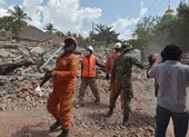 Indonesia hứng trận động đất thứ 3, số người chết tăng gần 400