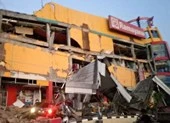 Indonesia lập trung tâm hỗ trợ du khách sau động đất-sóng thần