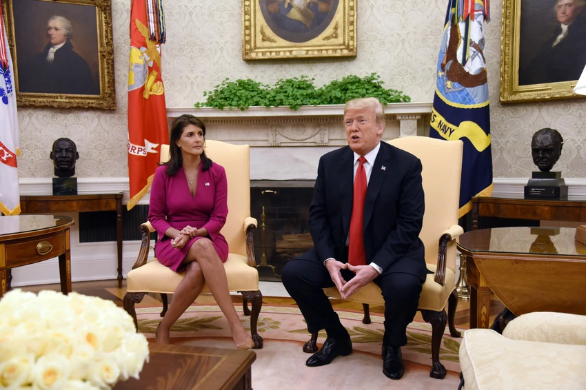 Bà Haley khẳng định không cạnh tranh với ông Trump vào năm 2020, trong cuộc gặp ngày 9-10 tại Nhà Trắng. Ảnh: AP