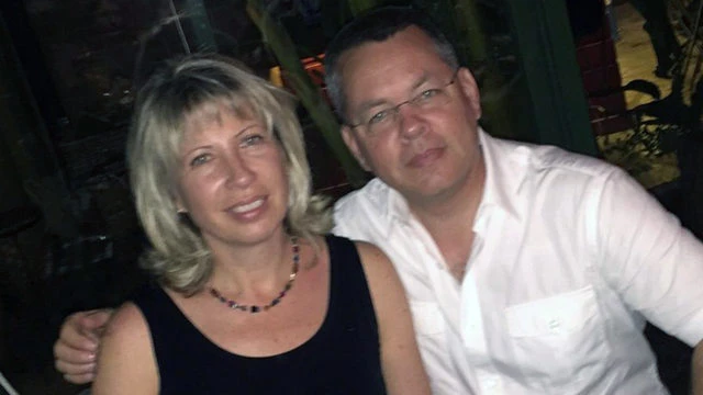 Vợ chồng mục sư người Mỹ Andrew Brunson. Ảnh: CNN