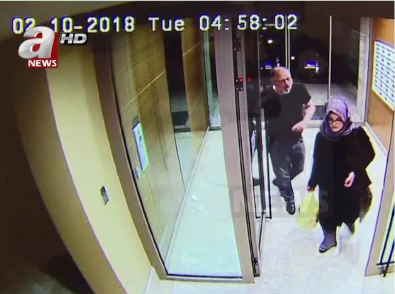 Hình ảnh nhà báo Khashoggi và hôn thê vài tiếng trước khi bị giết. Ảnh: AP