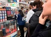 Vé số Mega Millions lên tới 1 tỉ đô, dân Mỹ ào ào đi mua