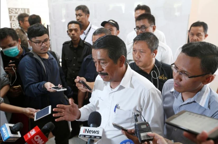 Giám đốc điều hành Edward Sirait của Lion Air họp báo hôm nay sau tai nạn. Ảnh: REUTERS