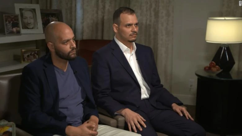 Anh Abdullah Khashoggi (trái) và người anh Salah Khashoggi trong cuộc trả lời phỏng vấn CNN ngày 4-11. Ảnh: CNN