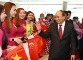 Thủ tướng đến Singapore dự Hội nghị cấp cao ASEAN