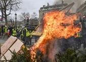 Dân Pháp đòi ông Macron từ chức