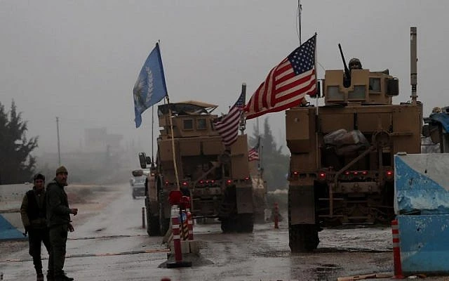 Binh sĩ và xe quân sự Mỹ ở Manbji (Syria) ngày 30-12-2018. Ảnh: AFP