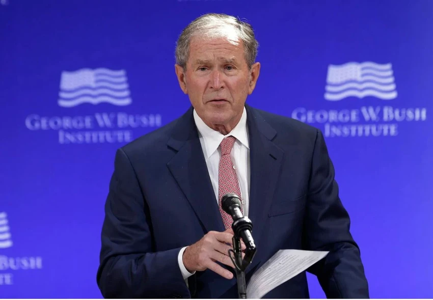 Cựu Tổng thống George W. Bush phát biểu trong một diễn đàn năm 2017. Ảnh: AP