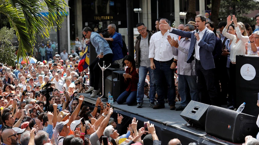 Lãnh đạo đảng đối lập Quốc hội Venezuela Juan Guaido trong một lần phát biểu trước người ủng hộ ở Venezuela. Ảnh: REUTERS