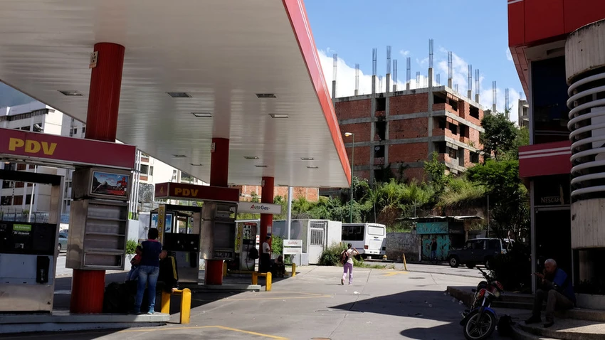 Một trạm xăng đóng cửa của tập đoàn dầu khí quốc gia Venezuela PDVSA. Ảnh: REUTERS