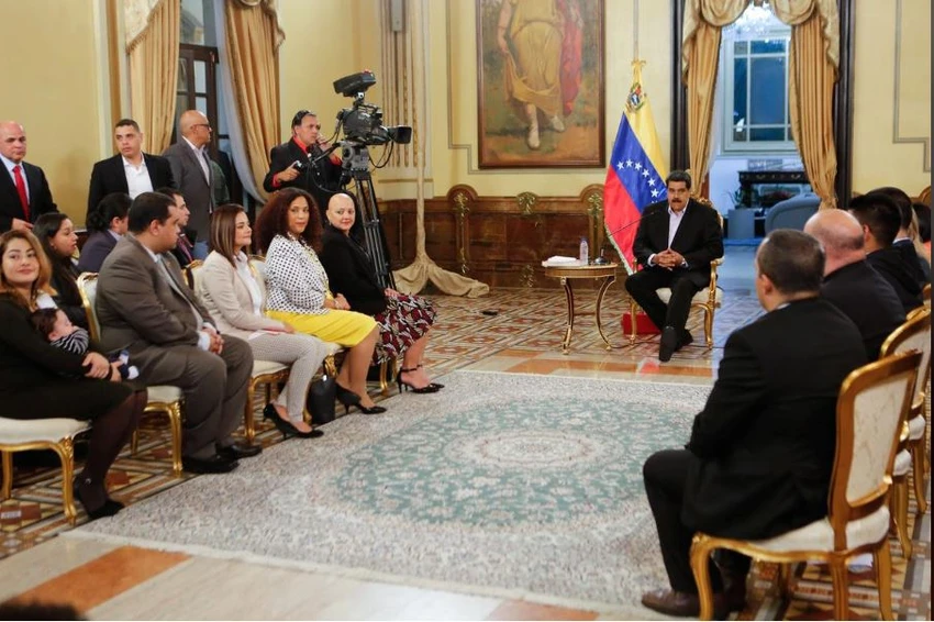 Tổng thống Venezuela trong buổi đón các nhà ngoại giao nước này trở về từ Mỹ ngày 28-1. Ảnh: REUTERS