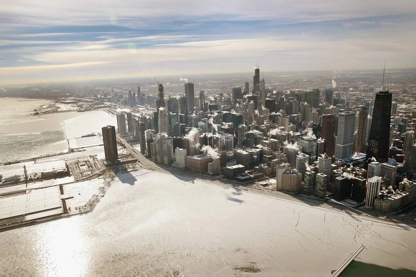 Mặt hồ Michigan ở Chigago, bang Illiois biến thành băng. Ảnh: GETTY IMAGES