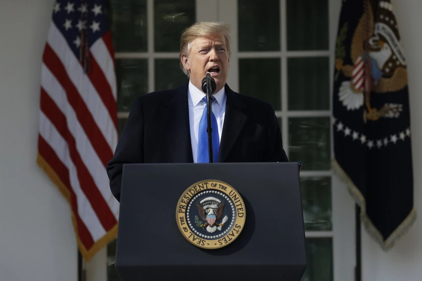 Tổng thống Mỹ Donald Trump phát biểu tại Nhà Trắng ngày 15-2, tuyên bố tình trạng khẩn cấp quốc gia. Ảnh: AP