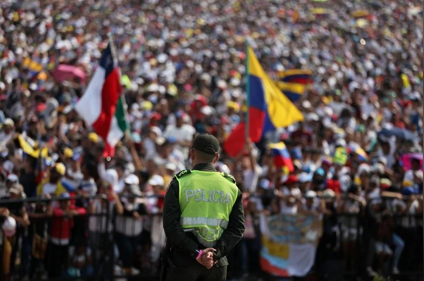 Người dân tham gia buổi hòa nhạc tại tỉnh Cucuta (Colombia) giáp Venezuela ngày 22-2. Ảnh: REUTERS