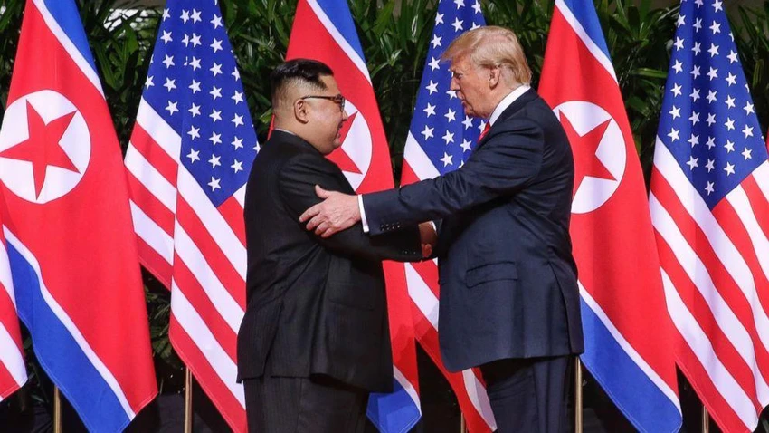 Tổng thống Mỹ Donald Trump (phải) sắp lên đường sang Việt Nam gặp thượng đỉnh lãnh đạo Triều Tiên Kim Jong-un (trái) lần hai. Ảnh: GETTY IMAGES