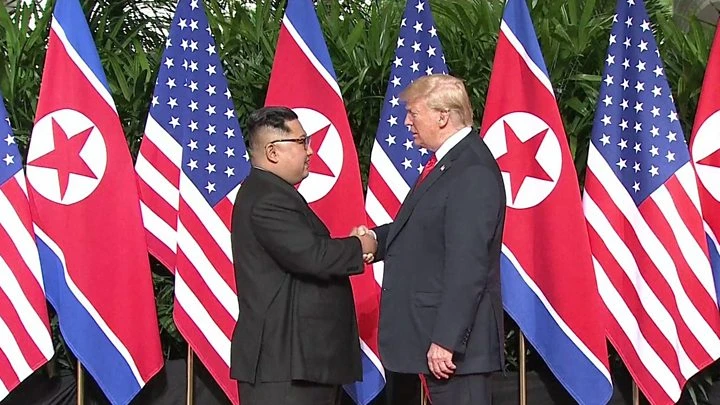 Nga mong cuộc gặp thượng đỉnh lần hai giữa Tổng thống Mỹ Donald Trump (phải) và lãnh đạo Triều Tiên Kim Jong-un (trái) sẽ thành công. Ảnh: REUTERS