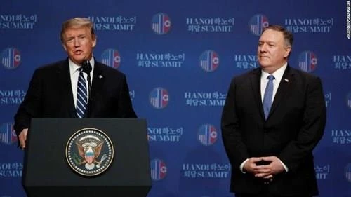 Tổng thống Mỹ Donald Trump và Ngoại trưởng Mỹ Mike Pompeo trong cuộc họp báo chiều nay, sau khi không đạt thỏa thuận với phía Triều Tiên. Ảnh: CNN