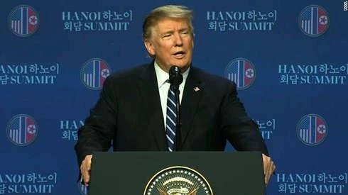 Tổng thống Mỹ Donald Trump họp báo sau thượng đỉnh Mỹ-Triều ngày 28-2. Ảnh: CNN