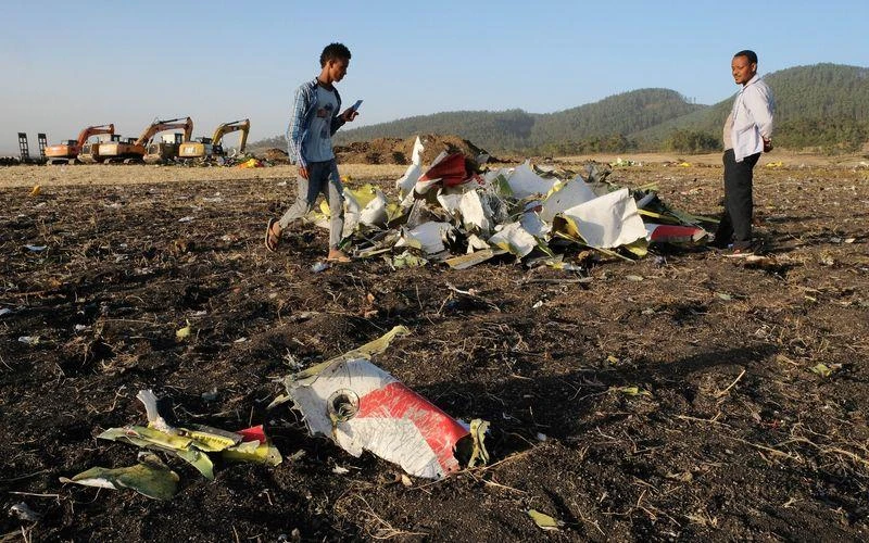 Các mảnh vỡ được thu thập từ hiện trường chiếc Boeing 737 MAX 8 rơi ở Ethiopia. Ảnh: GETTY IMAGES