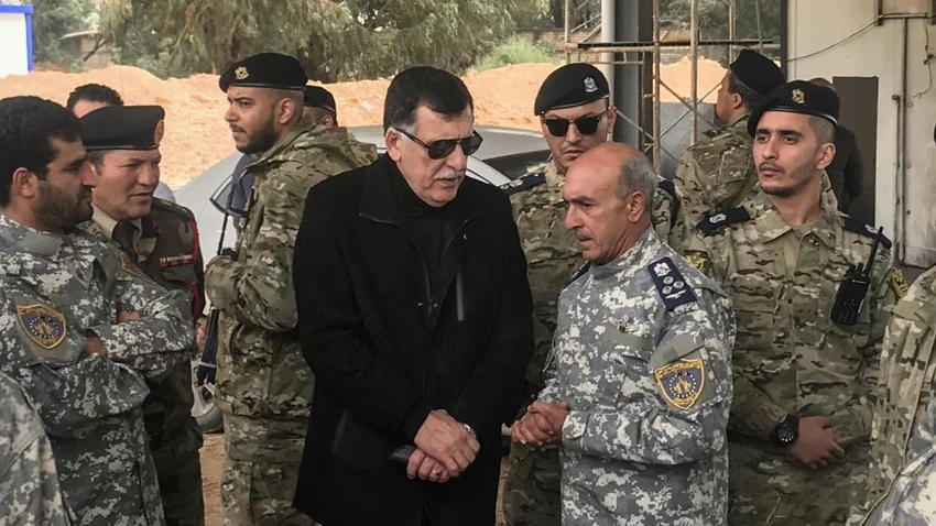 Ông Fayez al-Sarraj, Thủ tướng chính quyền Tripoli thăm lực lượng vũ trang ủng hộ mình. Ảnh: AFP