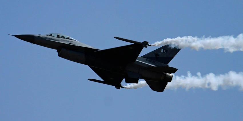 Một chiếc F-16 của Pakistan trong một buổi diễu binh mừng ngày Quốc khánh Pakistan tháng 3-2017. Ảnh: AP