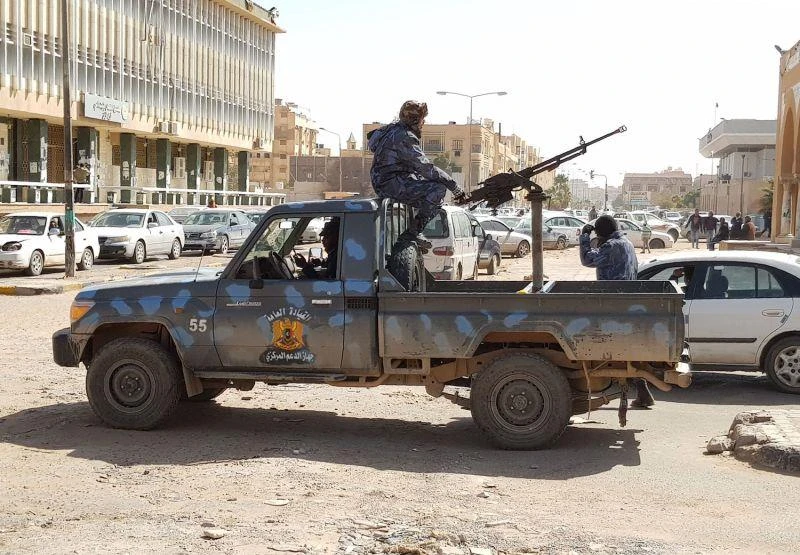 Lính của Tướng Haftar tuần tra TP Sabha ở miền Nam Libya ngày 9-2. Ảnh: AFP