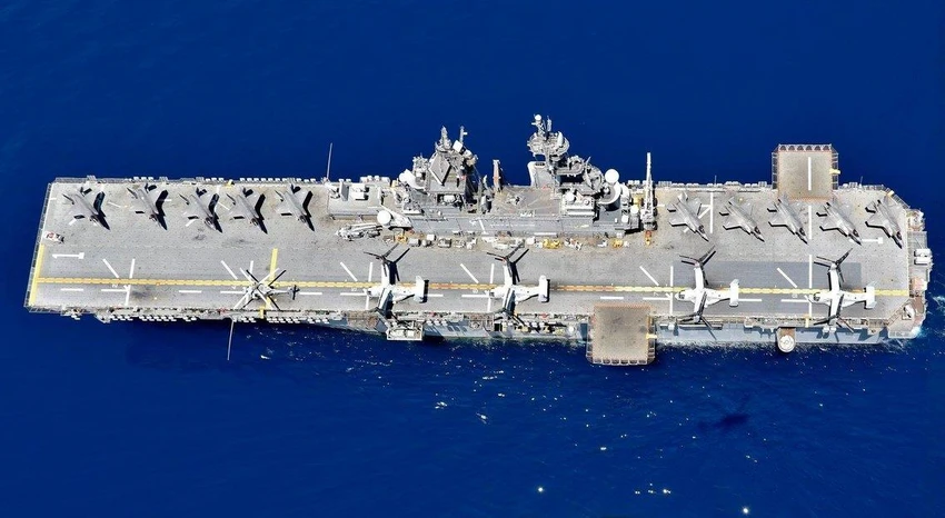 Tàu đổ bộ tấn công USS Wasp mang theo nhiều tiêm kích chiến đấu F-35B. Ảnh: US NAVY