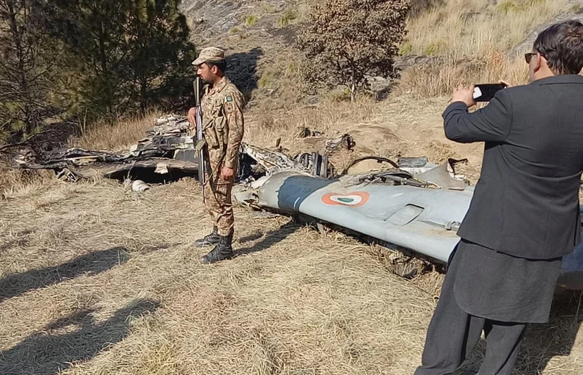 Chiếc MiG 21 Bison của Ấn Độ bị Pakistan bắn rơi trong trận không chiến ngày 27-2 tại vùng Kashmir. Ảnh: AP