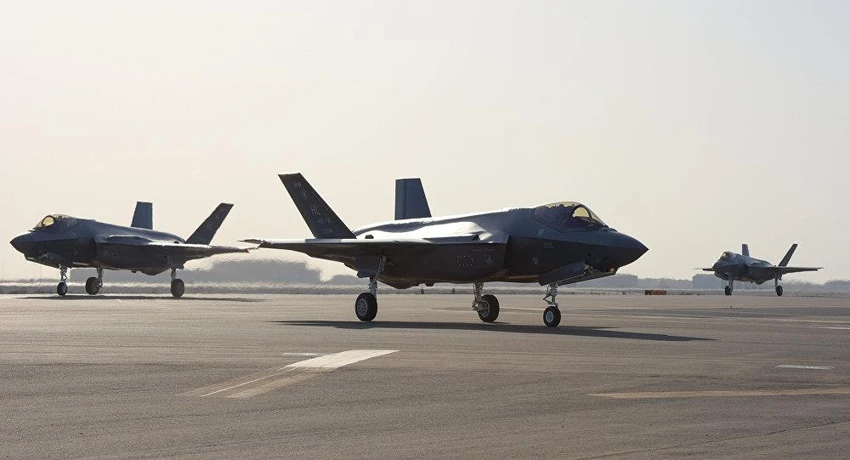 3 chiếc F-35A của được chuyển tới căn cứ không quân Al Dhafar của UAE ngày 15-4. Ảnh: SPUTNIK