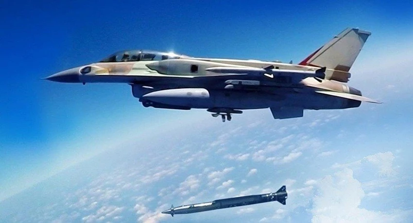 Tên lửa siêu thanh không đối đất Rampage chuẩn bị phóng đi từ máy bay chiến đấu đa năng F-16 của Israel. Ảnh: ISRAEL MILITARY INDUSTRIES