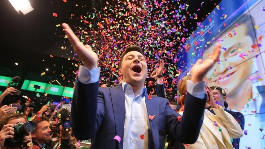Ông Zelenskiy ăn mừng chiến thắng bầu cử tổng thống Ukraine. Ảnh: SPUTNIK