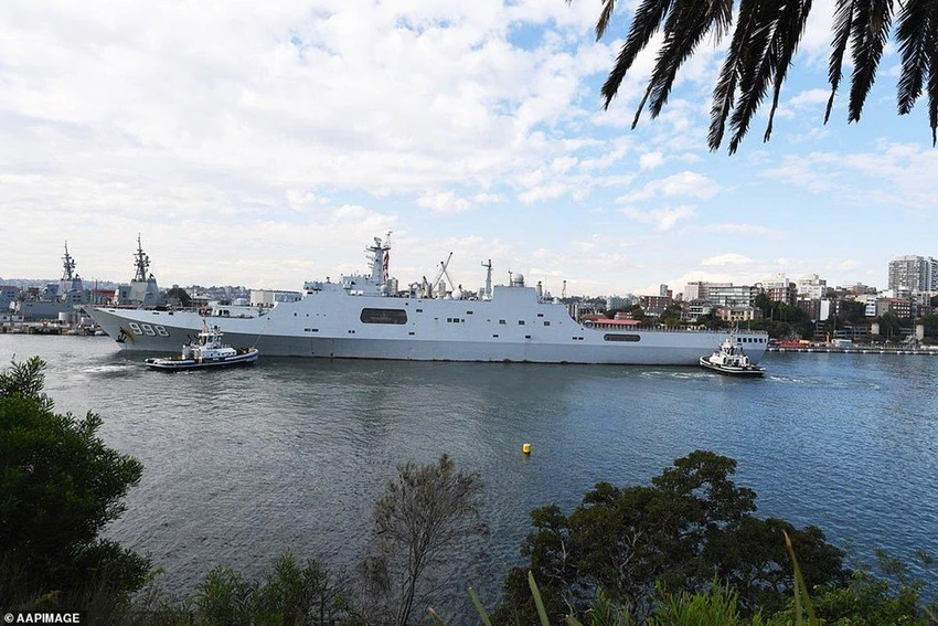 Tàu chiến Trung Quốc đến cảng Sydney. Ảnh: TWITTER