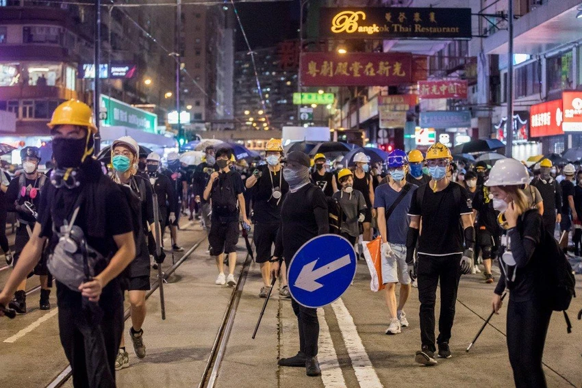 Biểu tình tại Hong Kong đã kéo dài cả 2 tháng. Ảnh: BLOOMBERG