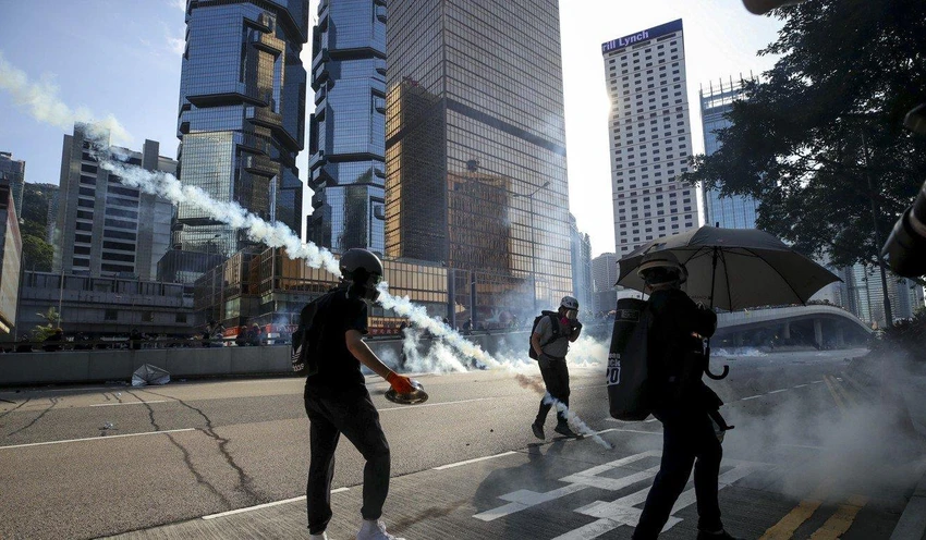 Người Hong Kong tìm sang Đài Loan vì quan ngại với tương lai TP này. Ảnh: SCMP