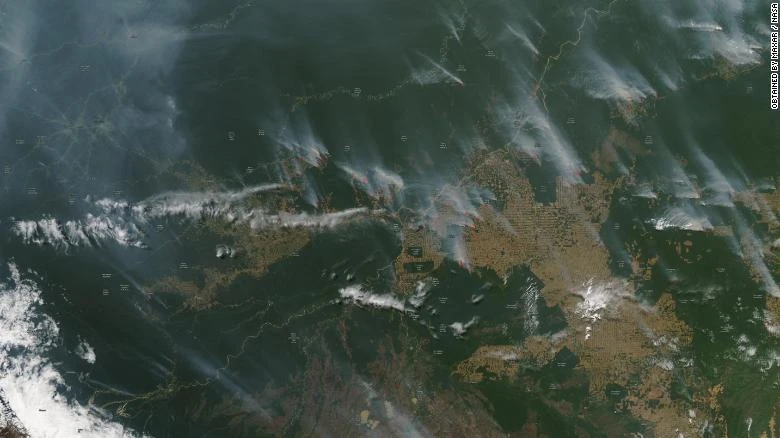 Bức ảnh chụp bằng máy bay không người lái chụp đám cháy ở TP Guaranta do Norte, bang Mato Grosso (Brazil), ngày 20-9. Ảnh: AP