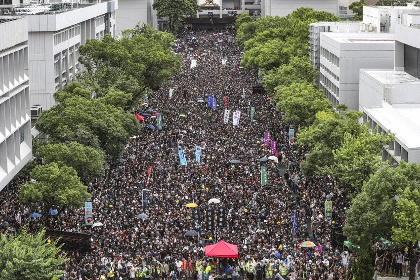 Hàng ngàn sinh viên Hong Kong biểu tình bãi khóa ngày 2-9. Ảnh: SCMP