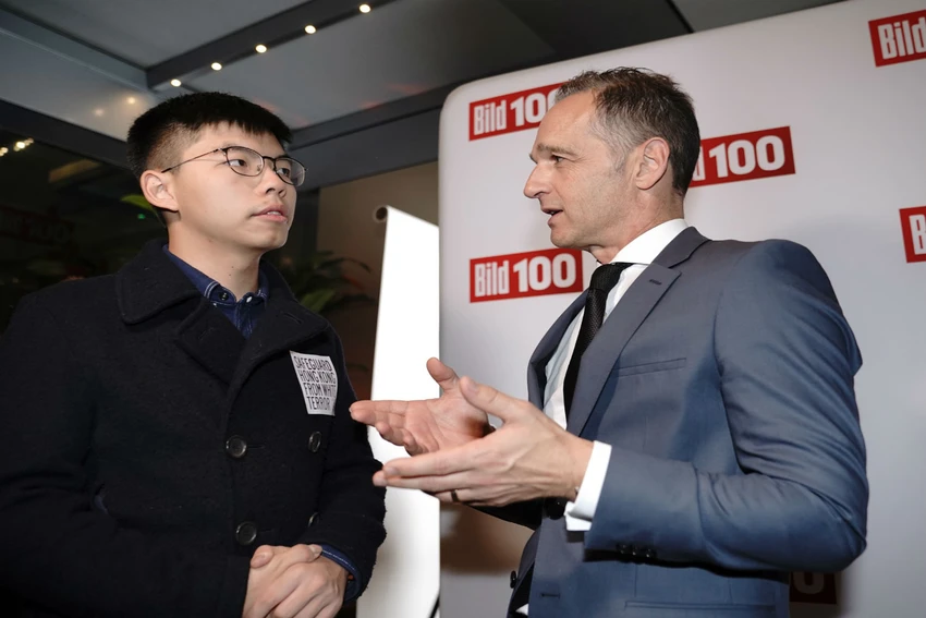Hoàng Chi Phong (trái) và Ngoại trưởng Đức Heiko Maas tại Berlin ngày 9-9. Ảnh: DPA