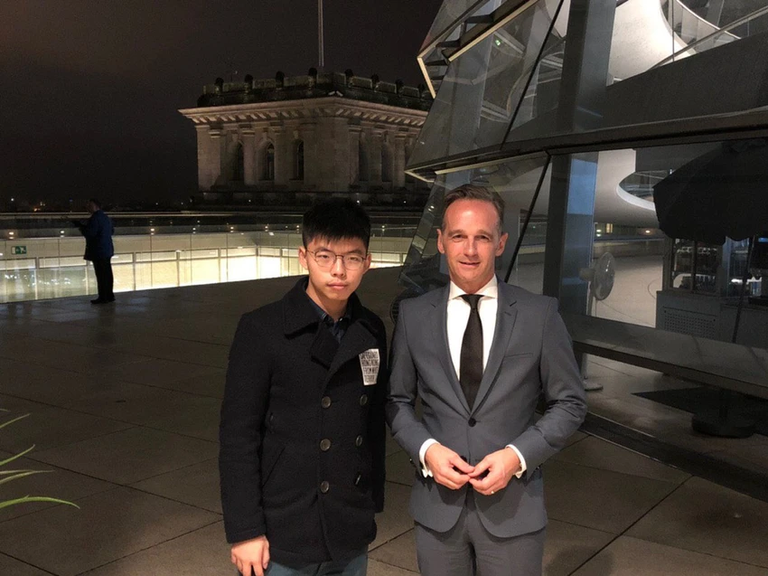 Hoàng Chi Phong (trái) và Ngoại trưởng Đức Heiko Maas tại Berlin ngày 9-9. Ảnh: từ trang TWITTER của Hoàng Chi Phong