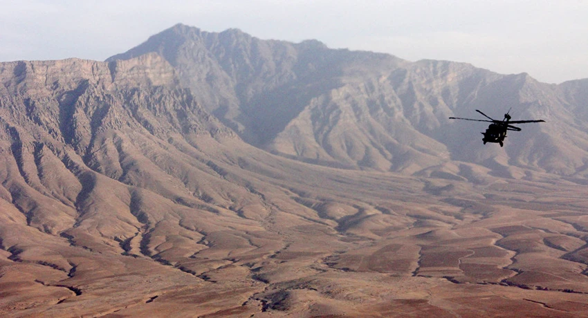 Trực thăng quân sự Mỹ trong một lần bay từ thủ đô Kabul về căn cứ quân sự Bagram, Afghanistan. Ảnh: AFP