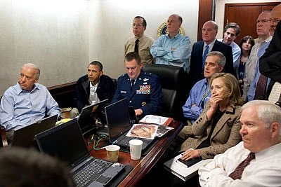 Bức ảnh nội các Obama theo dõi biệt đội biệt kích hải quân SEAL Team 6 tấn công nơi ở của trùm khủng bố Osama bin Laden ở TP Abbottabad, tỉnh Khyber Pakhtunkhwa (Pakistan) hồi tháng 5-2011. Ảnh: TWITTER
